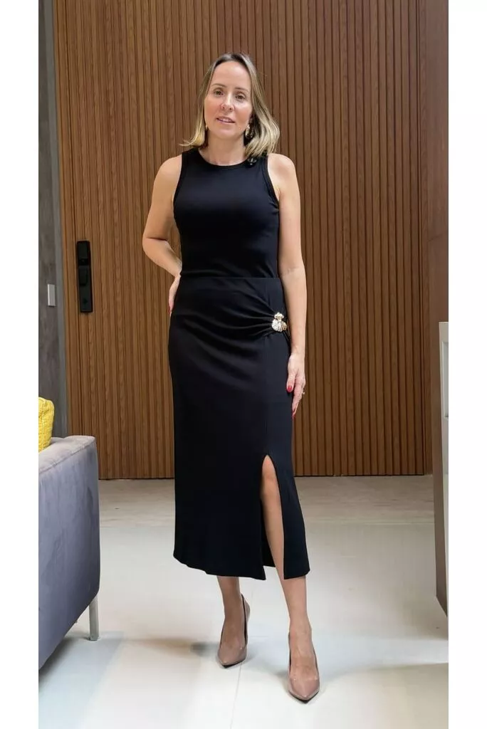Conjunto Adriana Preto em Malha Canelada com Saia Midi 1