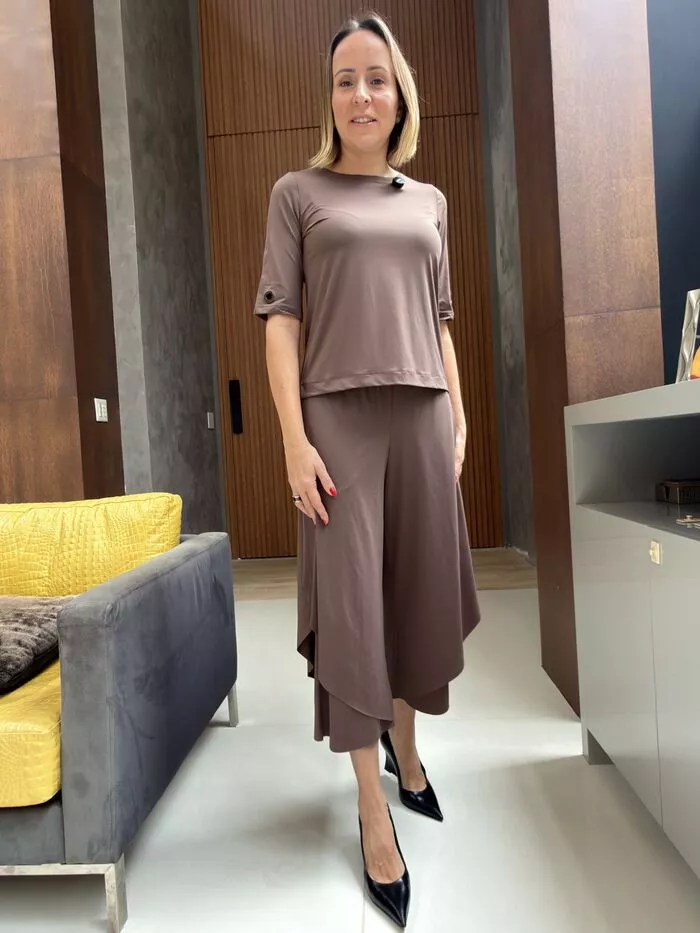 Calça Izabel Pantacourt em malha fria marrom 1