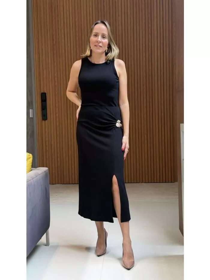 Conjunto Adriana Preto em Malha Canelada com Saia Midi 1