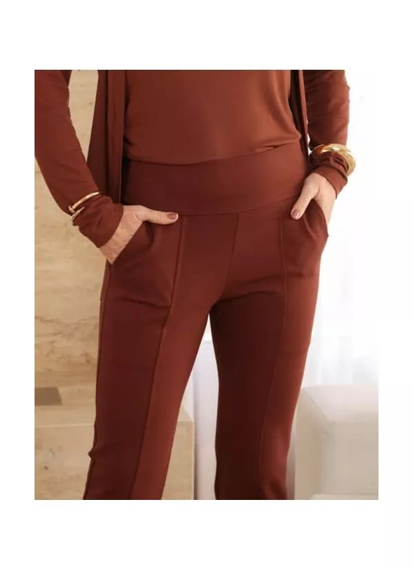 Calça Greta Reta em Malha Crepe – Marrom 1
